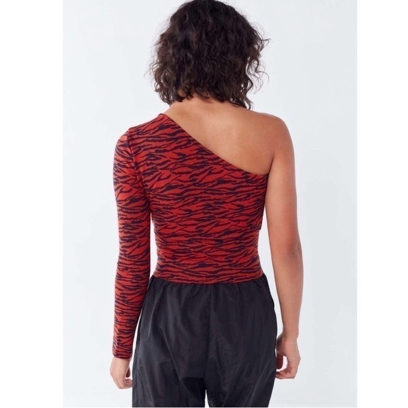Urban Outfitters Womens Small Red Tiger Print One Shoulder Shirt New - Picture 6 of 6